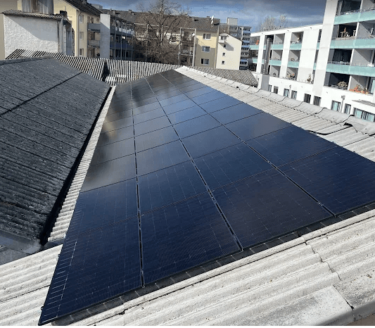 20-kWp-Photovoltaikanlage mit Joolywood Modulen auf einem Mehrfamilienhaus in Konstanz