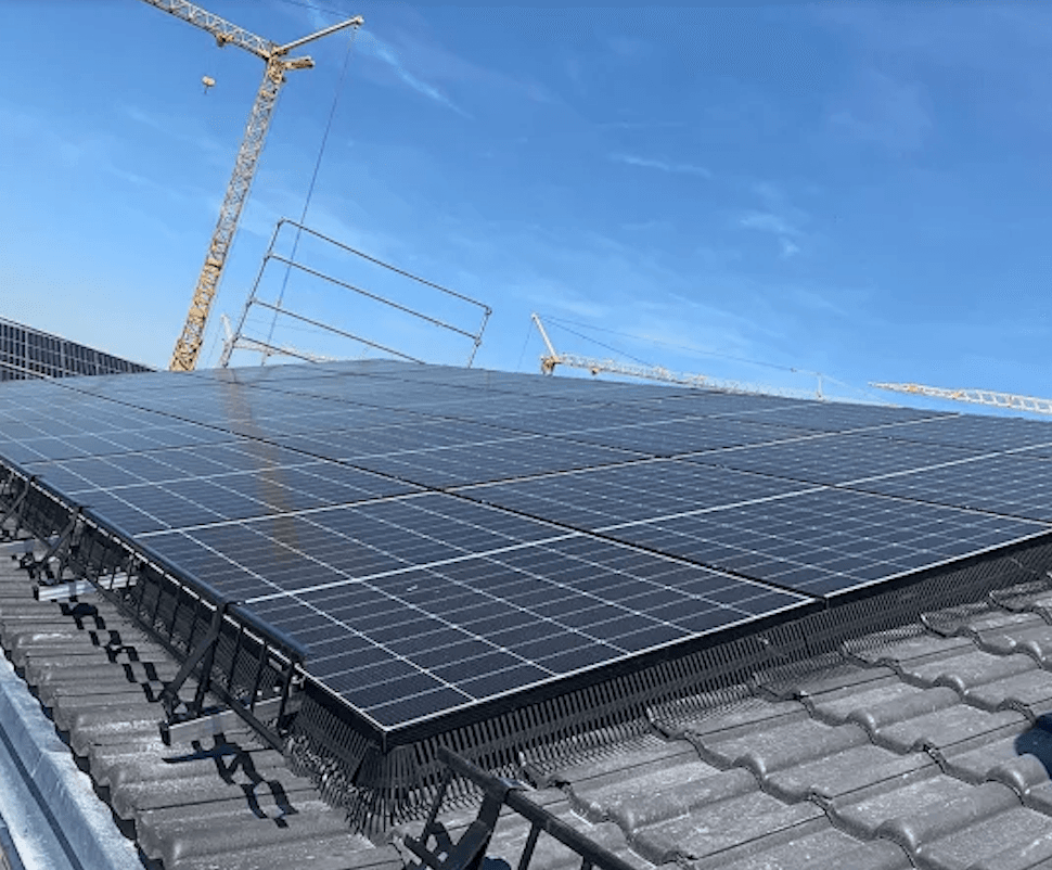Großflächige Photovoltaikanlage von Sonnenspec in Radolfzell